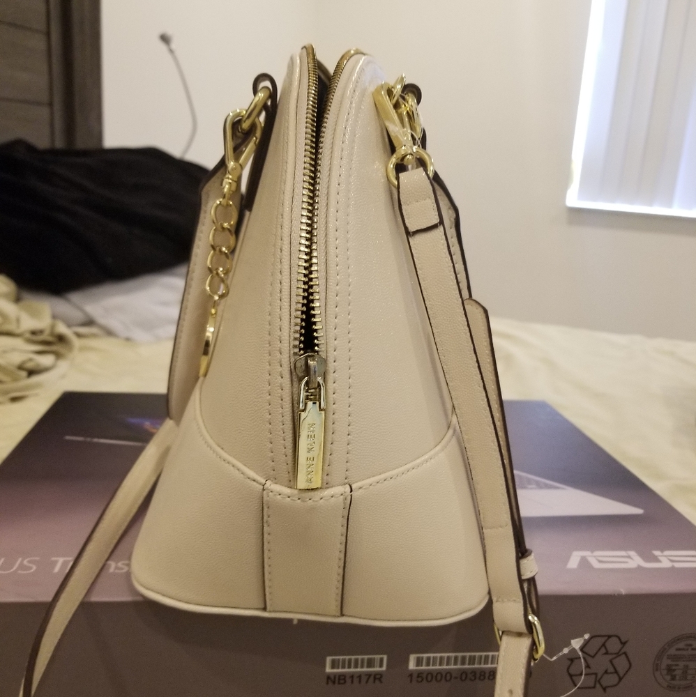 Handbag - Picture 2 of 5